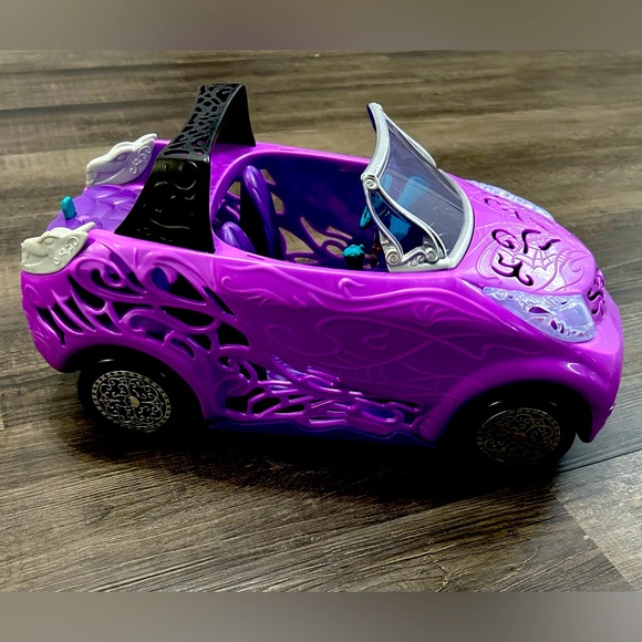 monster high Other - Monster High car